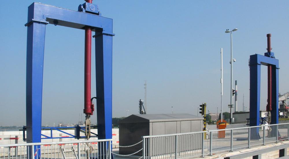 Van Cauwelaert lock in Antwerp by Vameco - Diksmuide