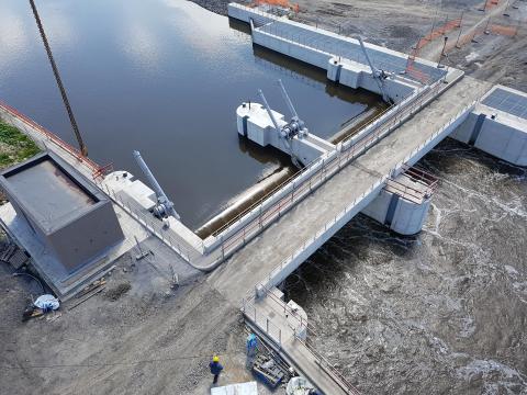 Weir gates Kain in service - hydraulic equipment by Vameco BVBA